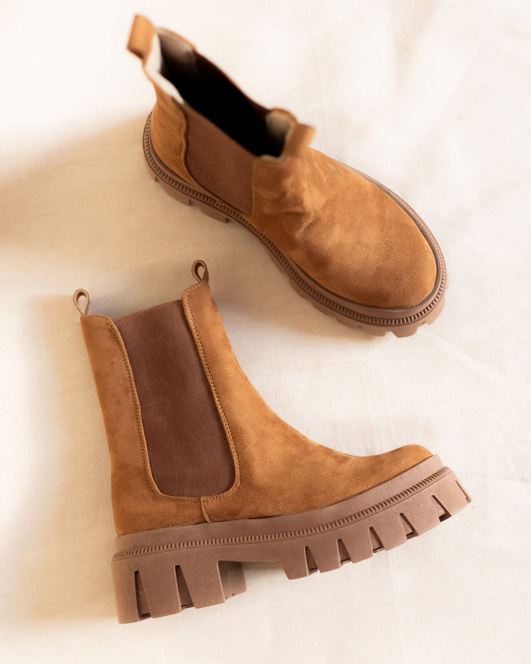 Chelsea boots: Camelia