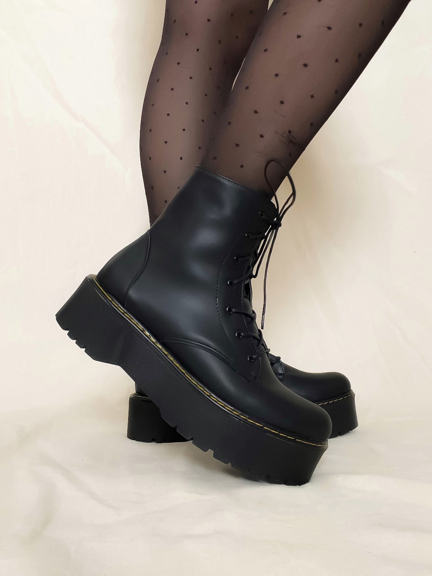 Combat boots: Iris