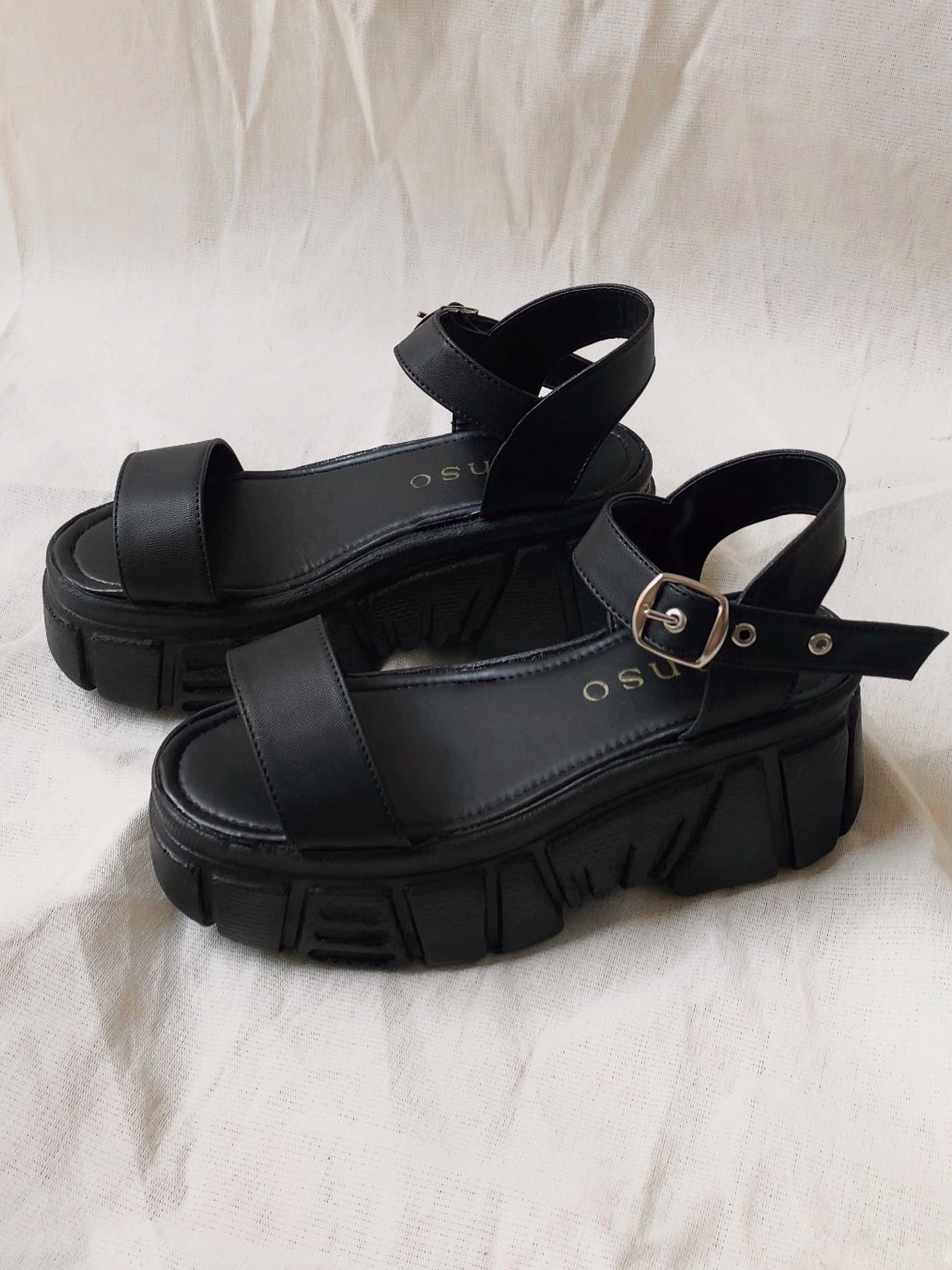 Chunky sandals: Juniper